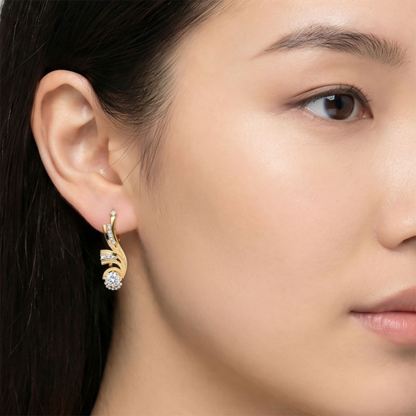 Серьги из красного золота с бриллиантами