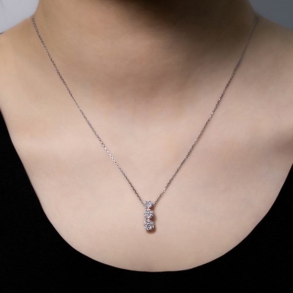 Подвеска из белого золота с бриллиантами