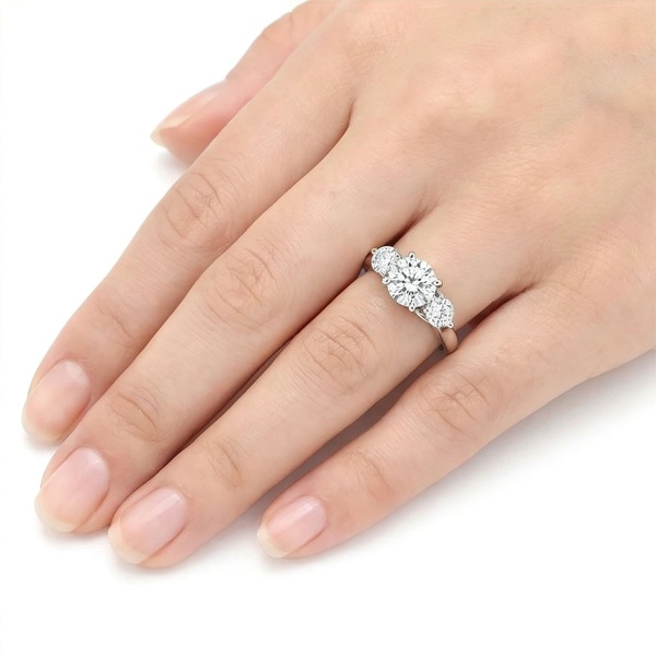 Кольцо из белого золота с бриллиантами