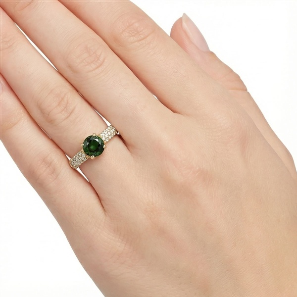 Кольцо из желтого золота с хромдиопсидом и бриллиантами