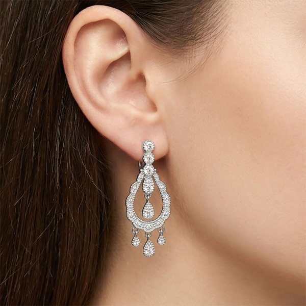 Серьги из родированного золота с бриллиантами