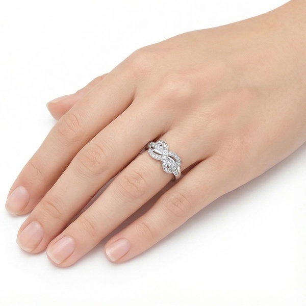 Кольцо из белого золота с бриллиантами