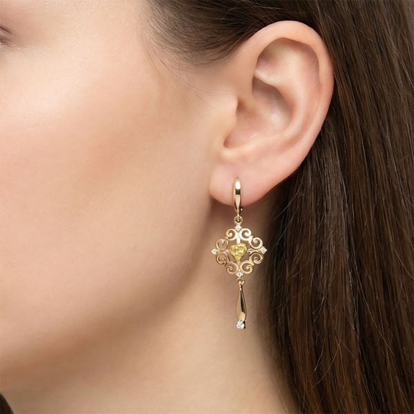 Серьги из желтого золота с самородком и бриллиантами