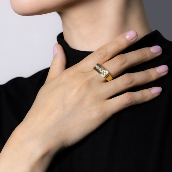 Кольцо из желтого золота с бриллиантами