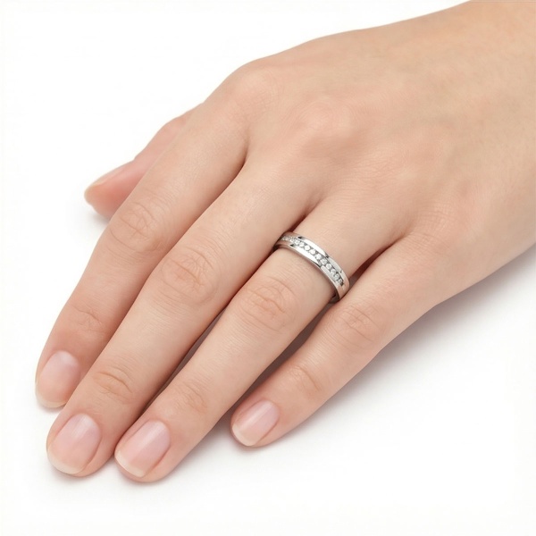 Кольцо из белого золота с бриллиантами