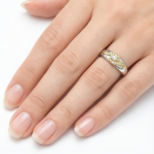 Кольцо из комбинированного золота с бриллиантами