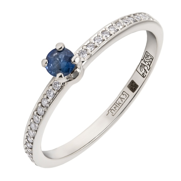 Кольцо из белого золота с сапфиром и бриллиантами