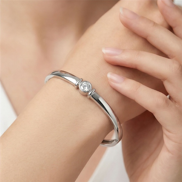 Браслет из родированного золота с бриллиантами