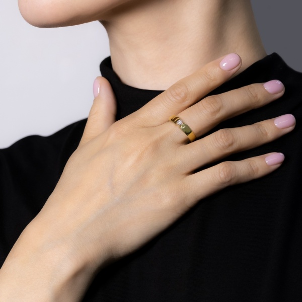 Кольцо из желтого золота с бриллиантом