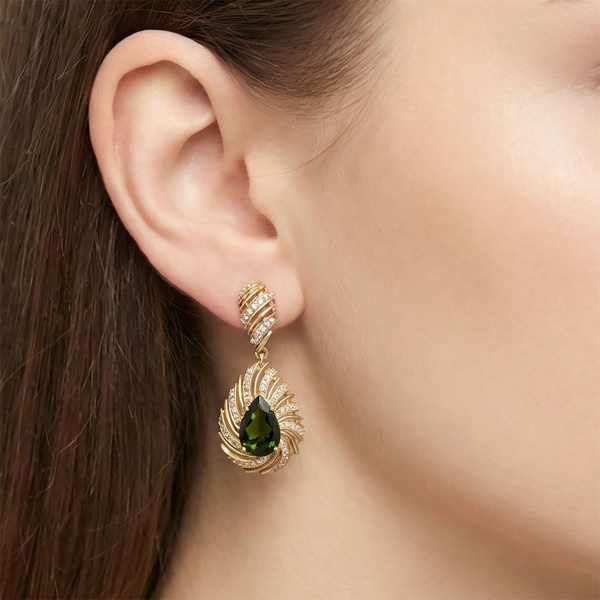 Серьги из желтого золота с хромдиопсидом и бриллиантами